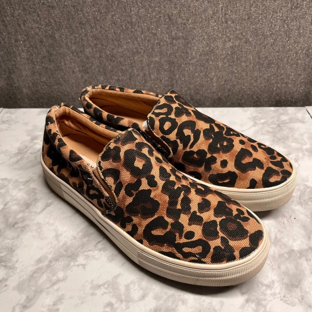Steve‎ Madden Leopard Print Slip On Sneakers Women's Size 7.5M Platform Comfort